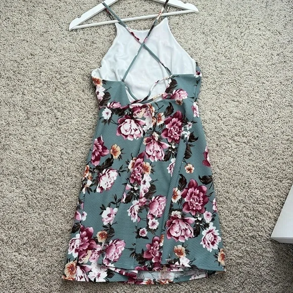 Soprano Floral Open Back Dress in Pink and Green medium - Picture 4 of 5